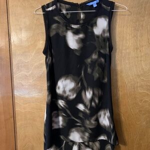 Ladies Sleeveless Medium Vera Wang Tunic Black with White & Grayish Flowers